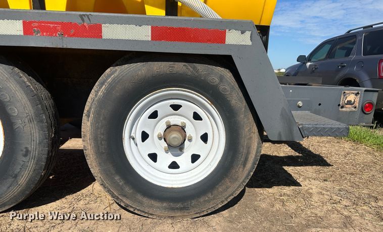 image for item NM9316 Nurse tank trailer