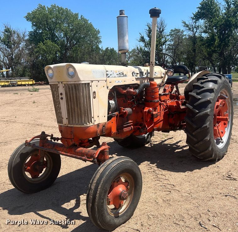 image for item NM9392 Case 831-6 tractor