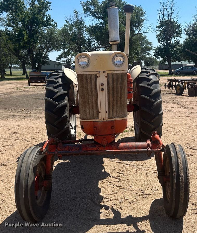 image for item NM9392 Case 831-6 tractor