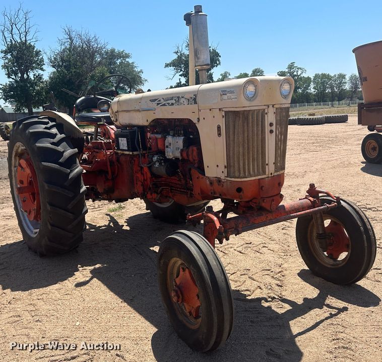 image for item NM9392 Case 831-6 tractor