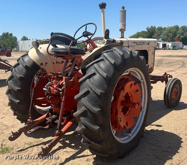 image for item NM9392 Case 831-6 tractor