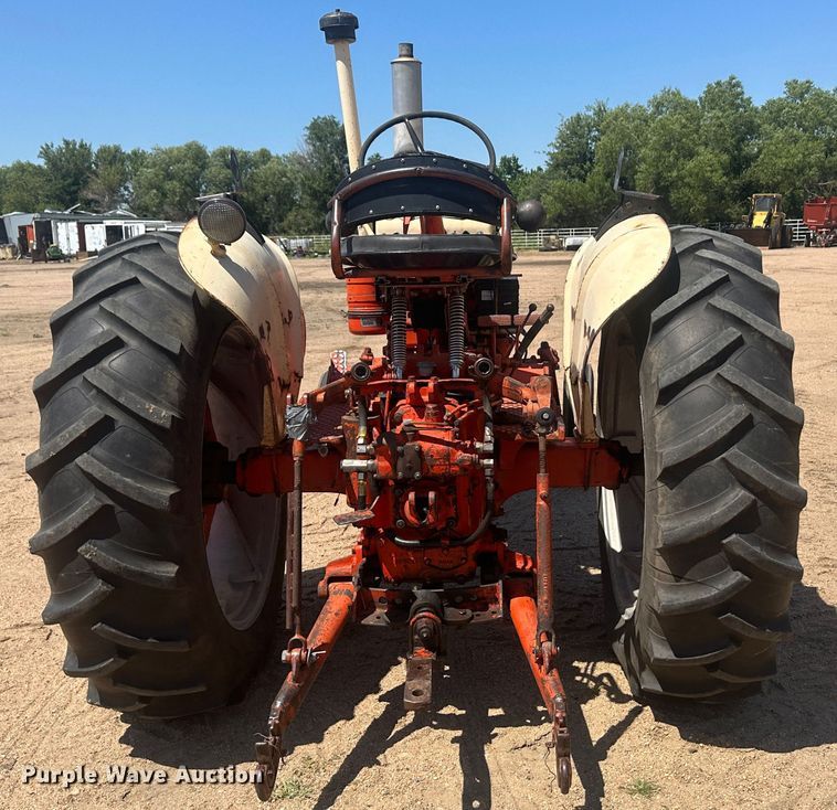 image for item NM9392 Case 831-6 tractor