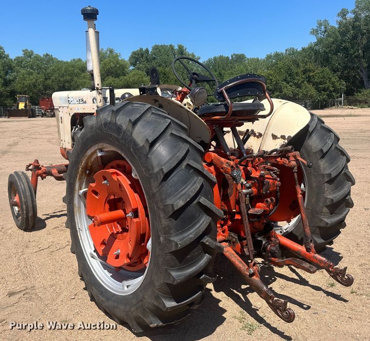 image for item NM9392 Case 831-6 tractor