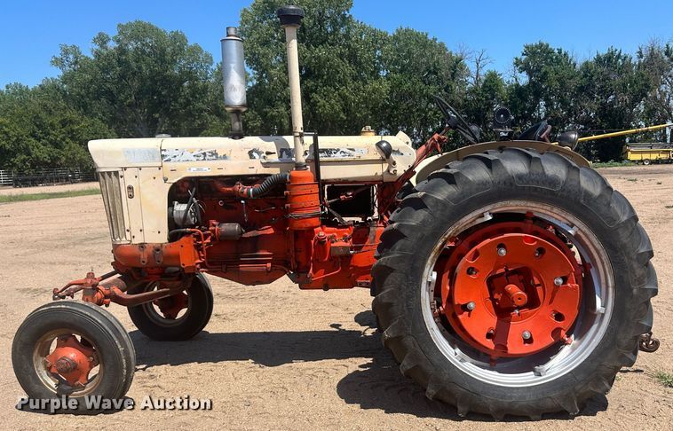 image for item NM9392 Case 831-6 tractor