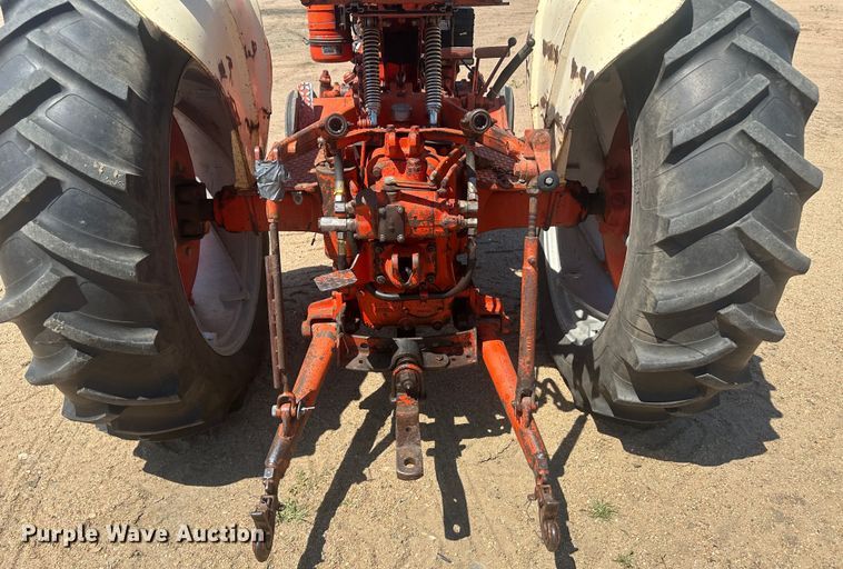 image for item NM9392 Case 831-6 tractor