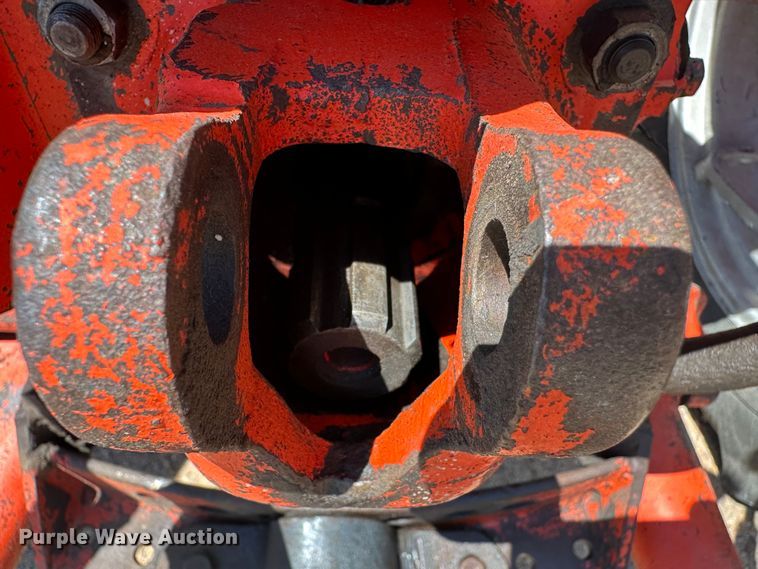 image for item NM9392 Case 831-6 tractor