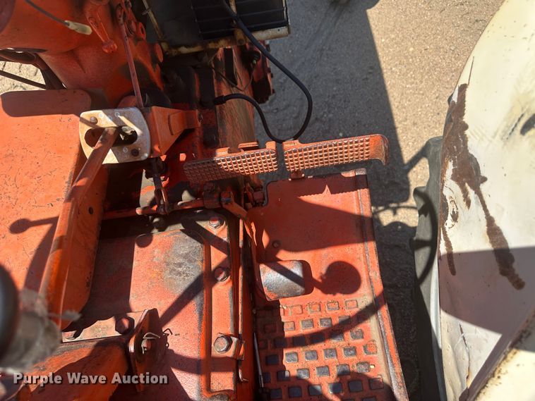 image for item NM9392 Case 831-6 tractor