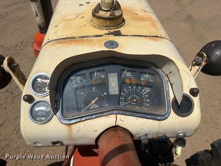 image for item NM9392 Case 831-6 tractor