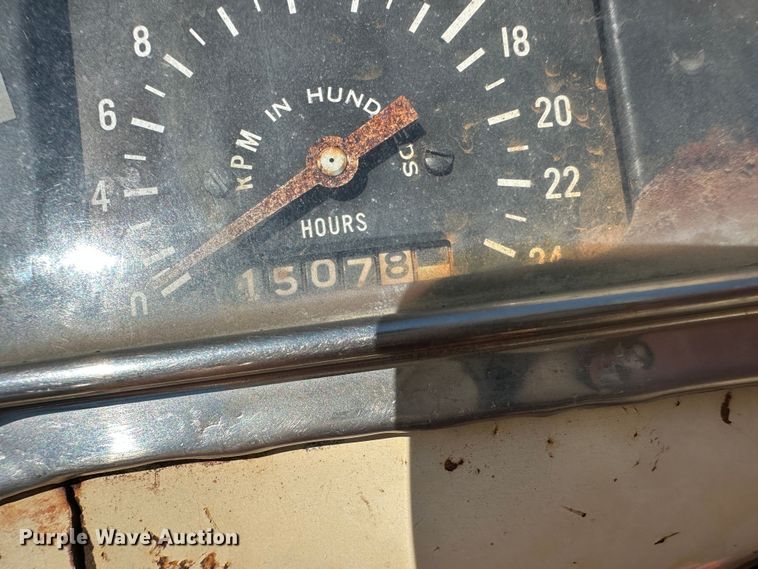 image for item NM9392 Case 831-6 tractor