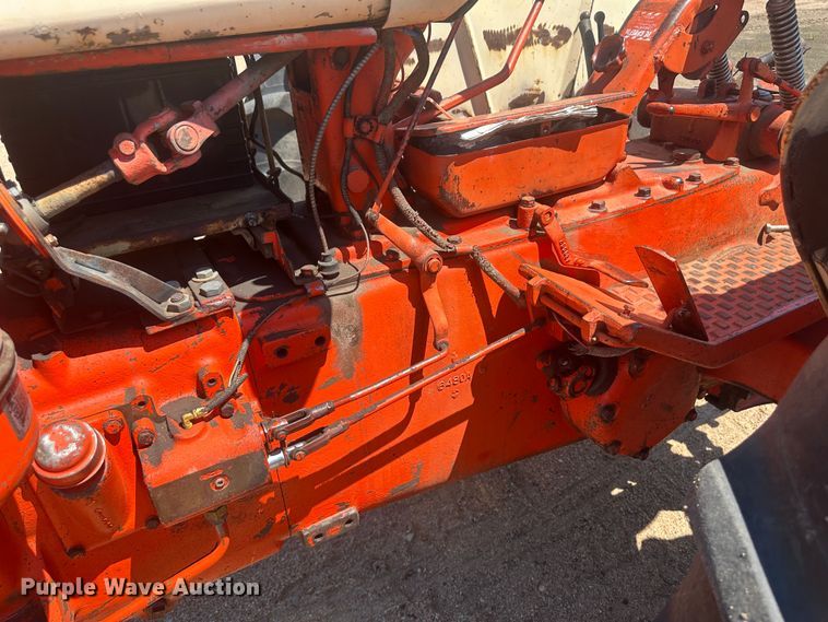 image for item NM9392 Case 831-6 tractor