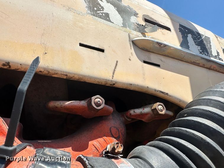 image for item NM9392 Case 831-6 tractor