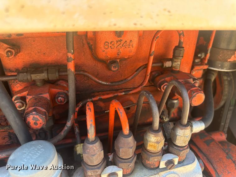 image for item NM9392 Case 831-6 tractor