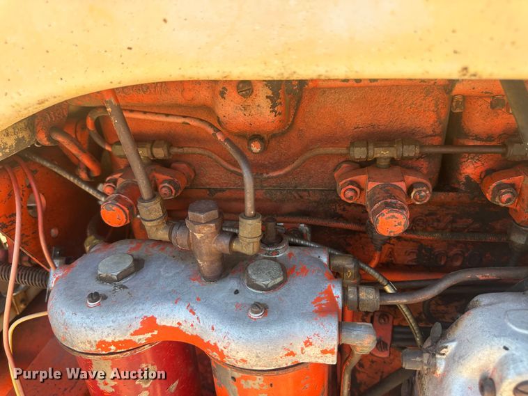 image for item NM9392 Case 831-6 tractor