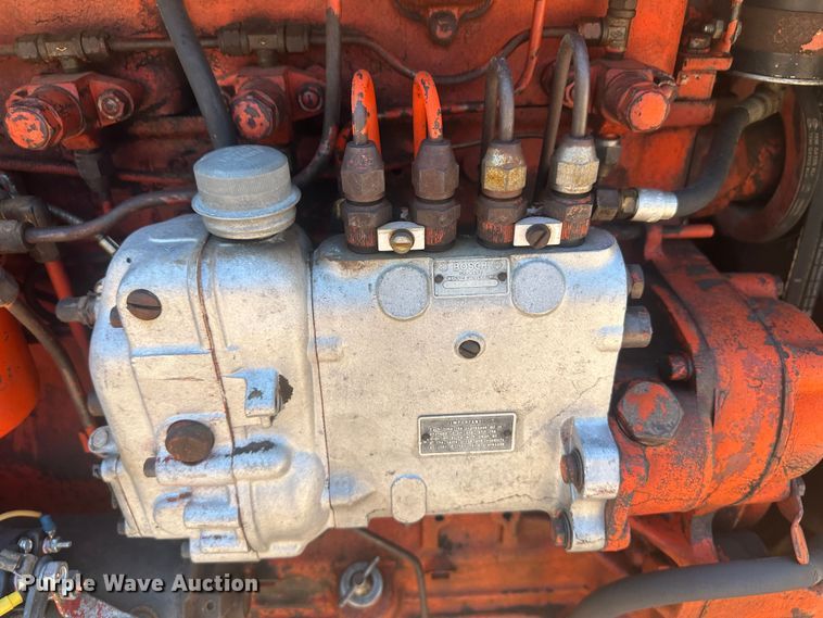 image for item NM9392 Case 831-6 tractor