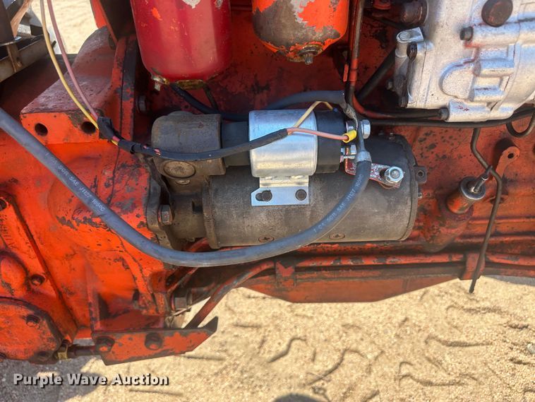 image for item NM9392 Case 831-6 tractor