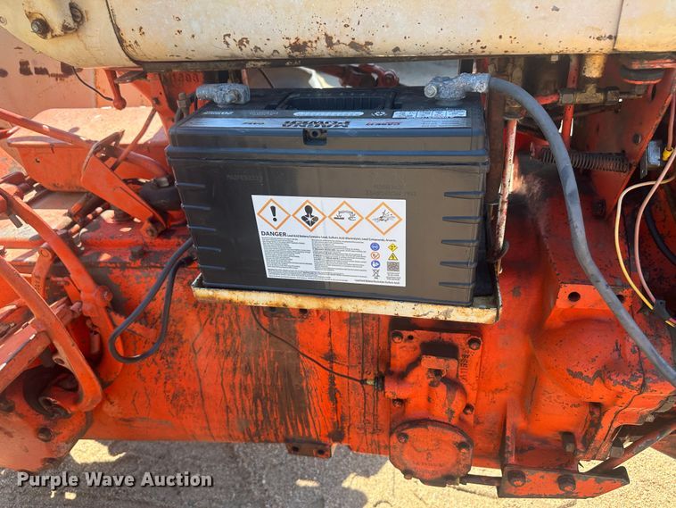 image for item NM9392 Case 831-6 tractor