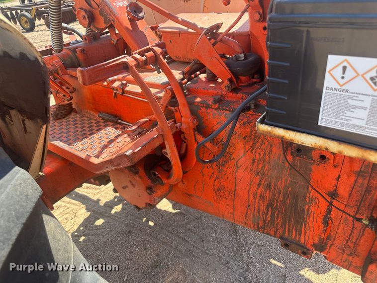 image for item NM9392 Case 831-6 tractor