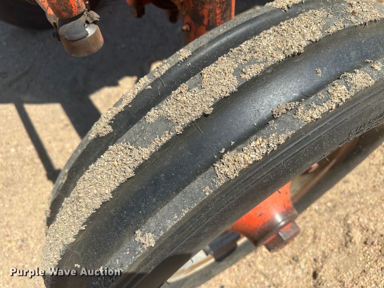 image for item NM9392 Case 831-6 tractor