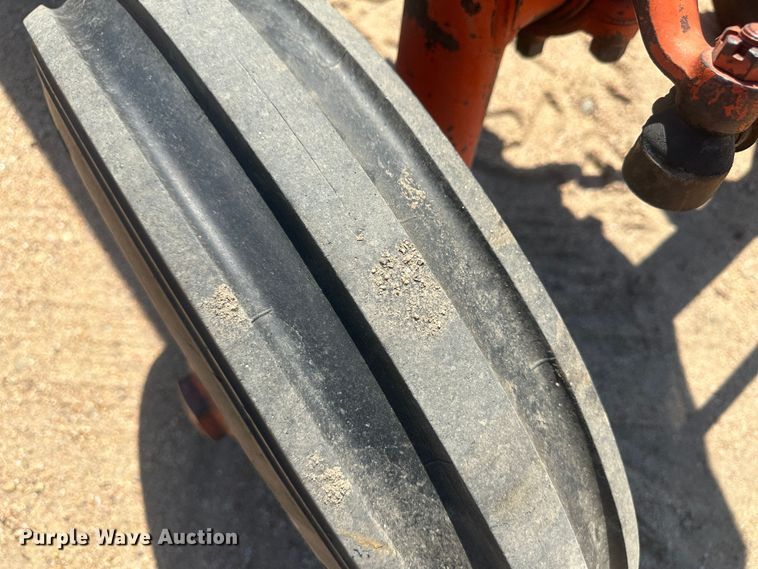 image for item NM9392 Case 831-6 tractor