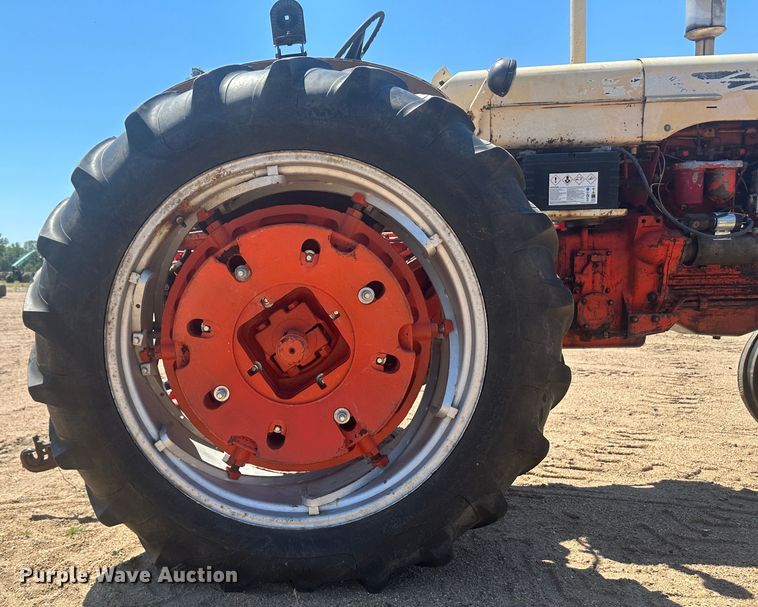 image for item NM9392 Case 831-6 tractor