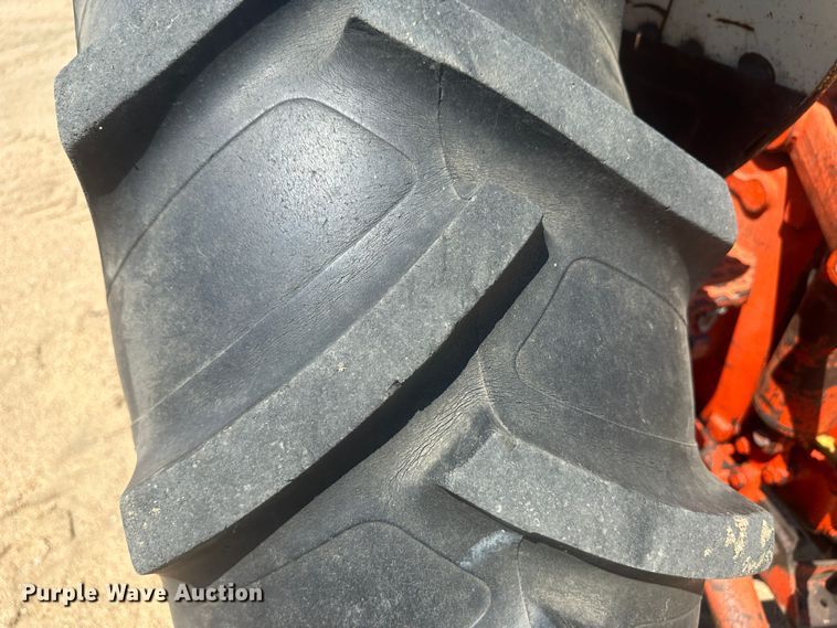 image for item NM9392 Case 831-6 tractor