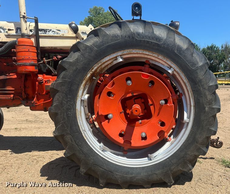 image for item NM9392 Case 831-6 tractor