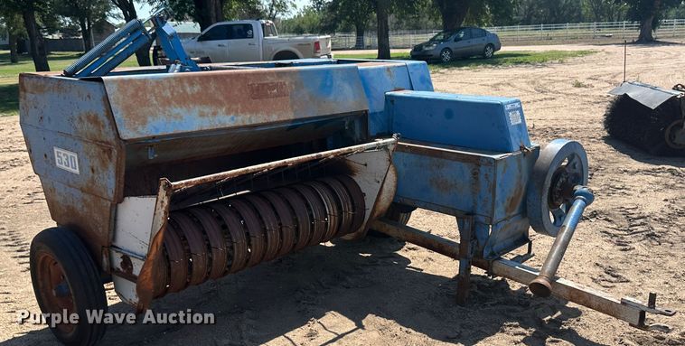 image for item NM9404 Ford 530  small square baler