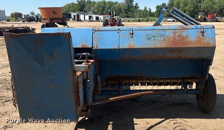 image for item NM9404 Ford 530  small square baler