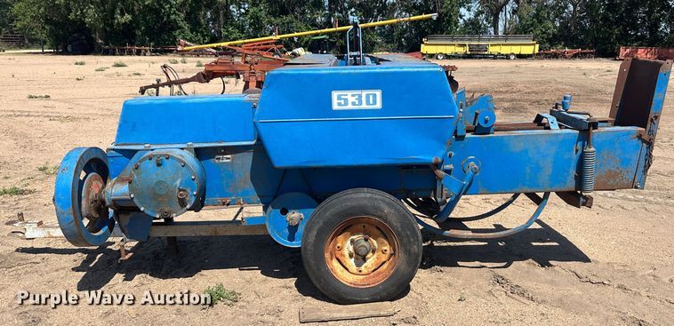 image for item NM9404 Ford 530  small square baler