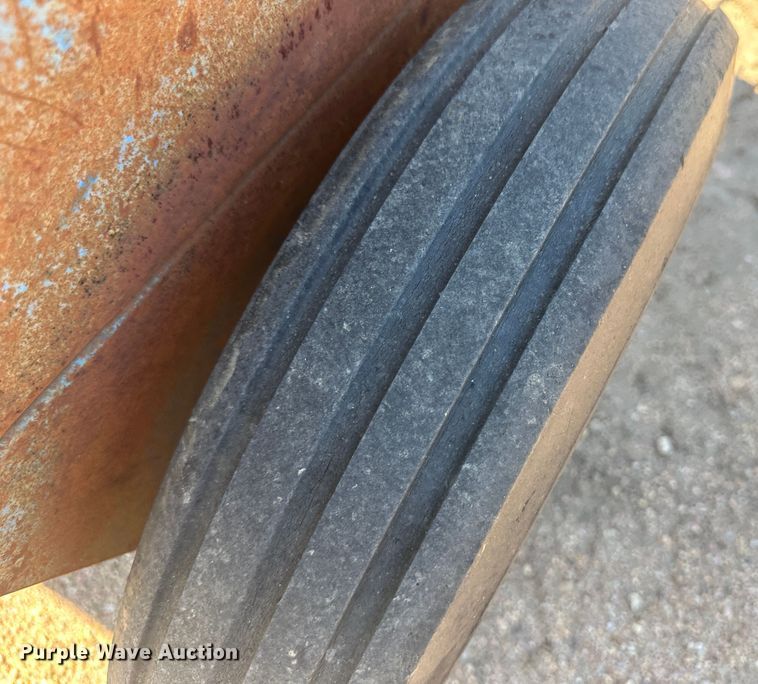 image for item NM9404 Ford 530  small square baler