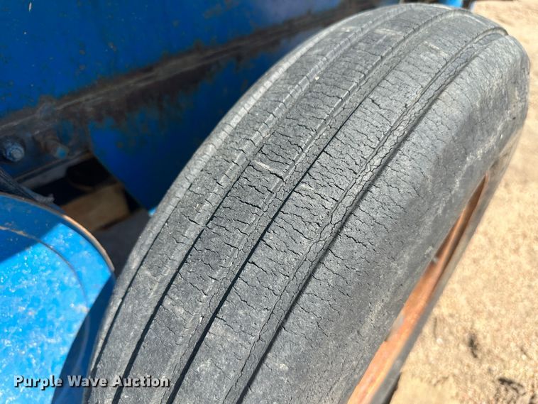 image for item NM9404 Ford 530  small square baler