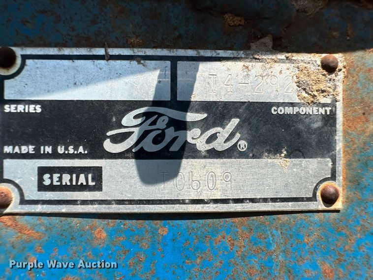 image for item NM9404 Ford 530  small square baler