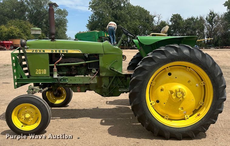 image for item NM9438 1963 John Deere 2010  tractor