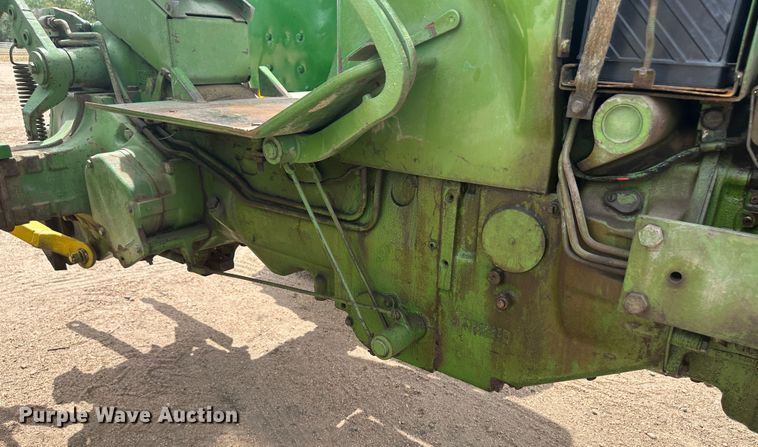 image for item NM9438 1963 John Deere 2010  tractor