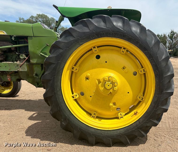 image for item NM9438 1963 John Deere 2010  tractor