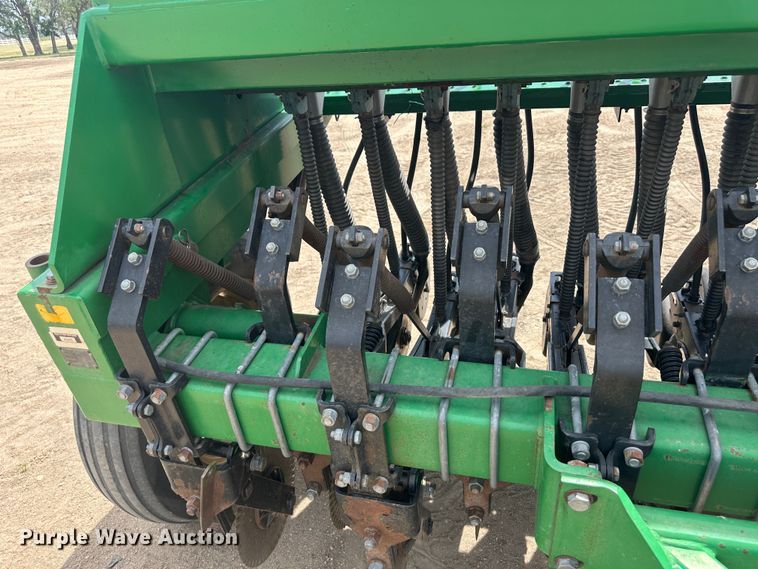 image for item NM9439 Great Plains 1005NG  no-till grain drill