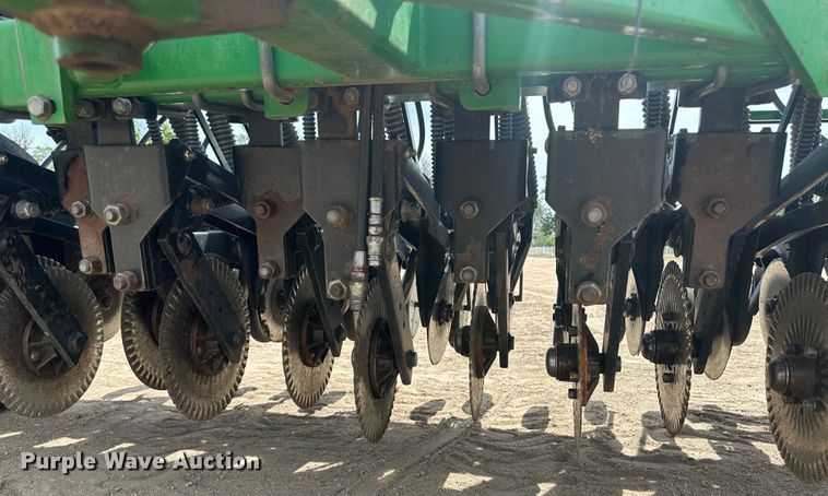 image for item NM9439 Great Plains 1005NG  no-till grain drill