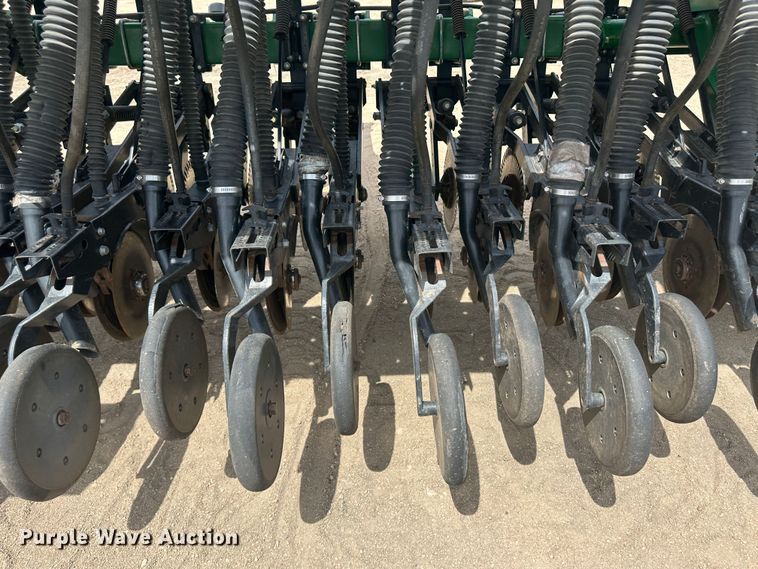 image for item NM9439 Great Plains 1005NG  no-till grain drill