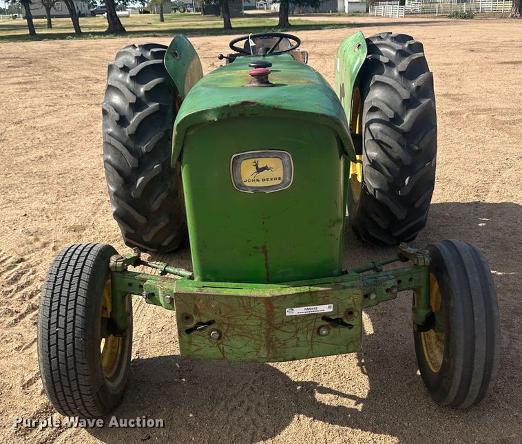 image for item NM9442 1966 John Deere 2020 tractor