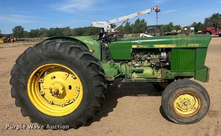 image for item NM9442 1966 John Deere 2020 tractor