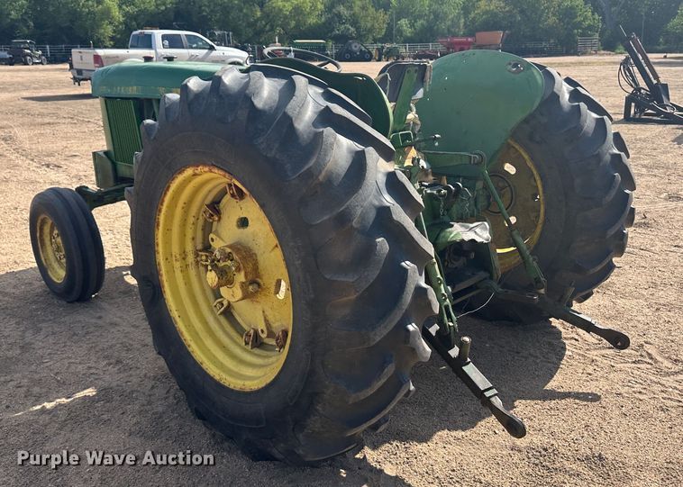 image for item NM9442 1966 John Deere 2020 tractor