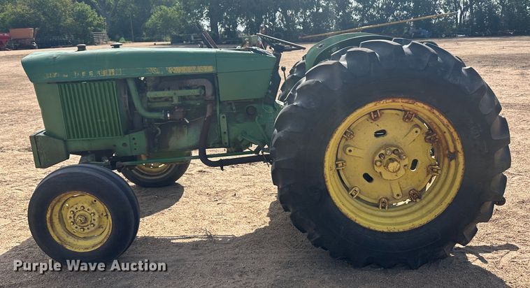 image for item NM9442 1966 John Deere 2020 tractor