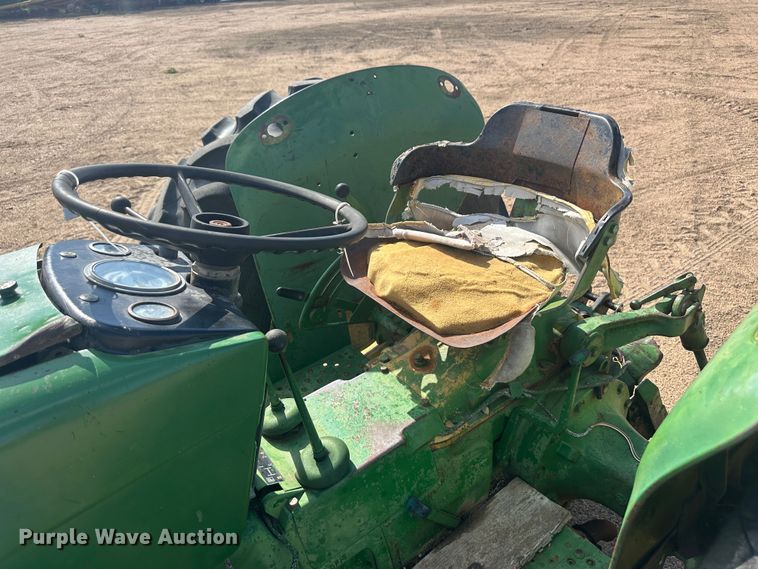 image for item NM9442 1966 John Deere 2020 tractor