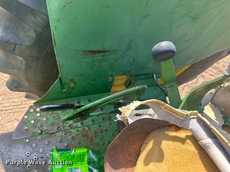 image for item NM9442 1966 John Deere 2020 tractor