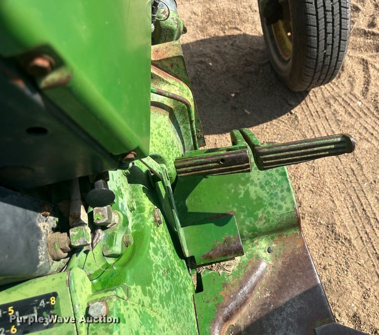 image for item NM9442 1966 John Deere 2020 tractor