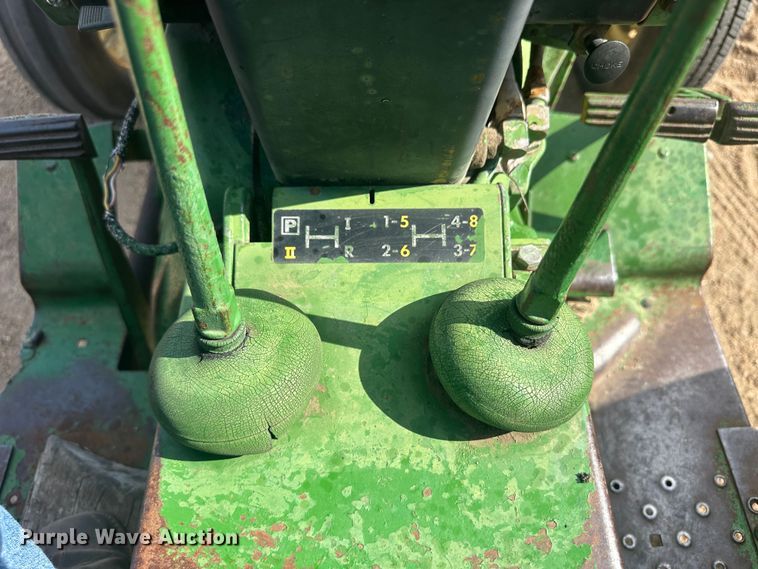 image for item NM9442 1966 John Deere 2020 tractor