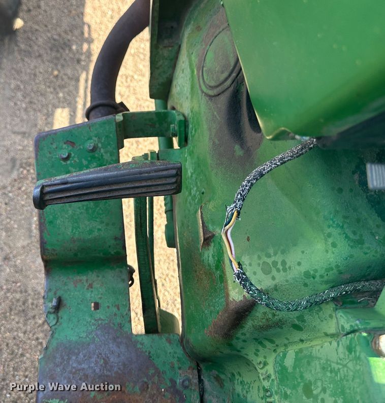 image for item NM9442 1966 John Deere 2020 tractor