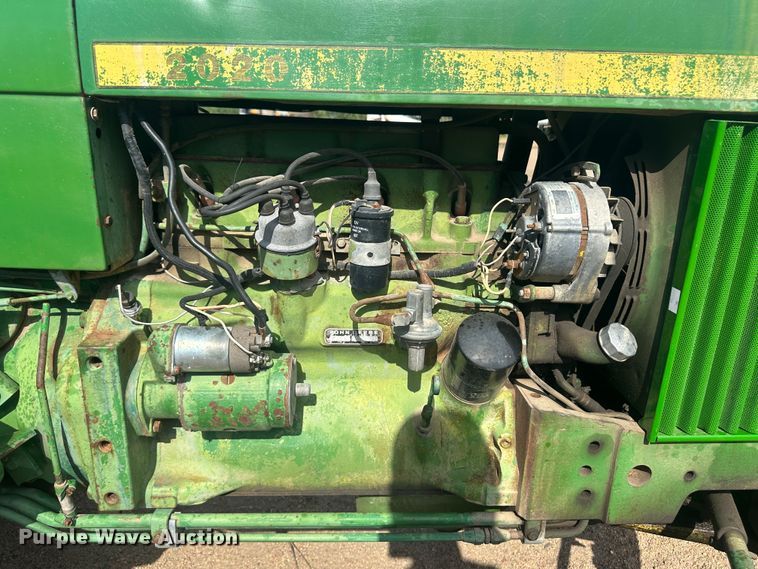 image for item NM9442 1966 John Deere 2020 tractor