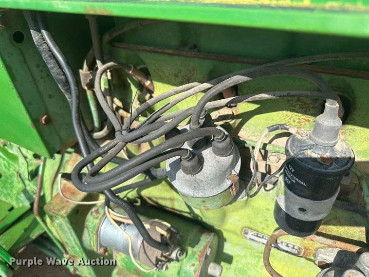 image for item NM9442 1966 John Deere 2020 tractor
