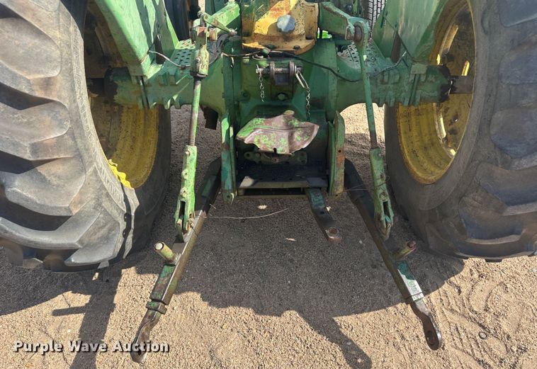 image for item NM9442 1966 John Deere 2020 tractor